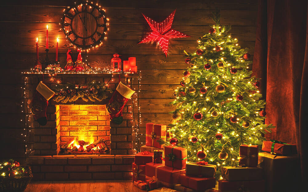 Christmas decorating ideas for log cabin’s interior