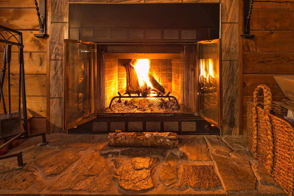 Log cabin heating: Fireplace or electric heating