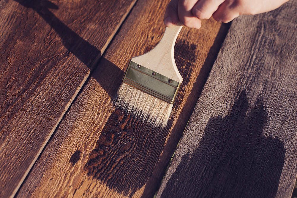 wooden-garage-staining