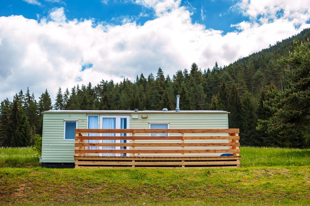 Mobile home in the forest – advantages and disadvantages