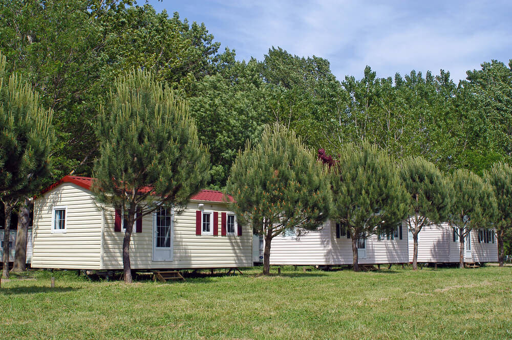 mobile-home-nature-forest