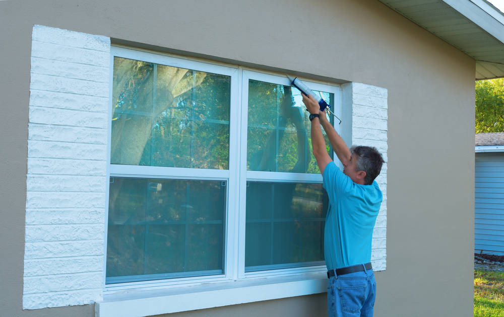 Re-apply-Caulk-wooden-shed