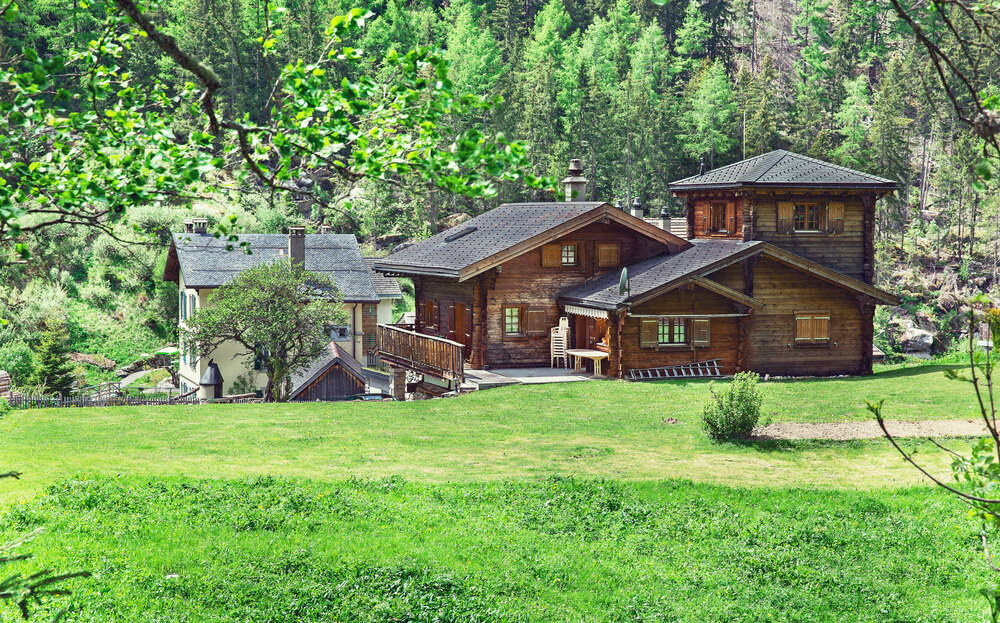7 Things to Check in an Isolated Log Cabin during Spring and Summer