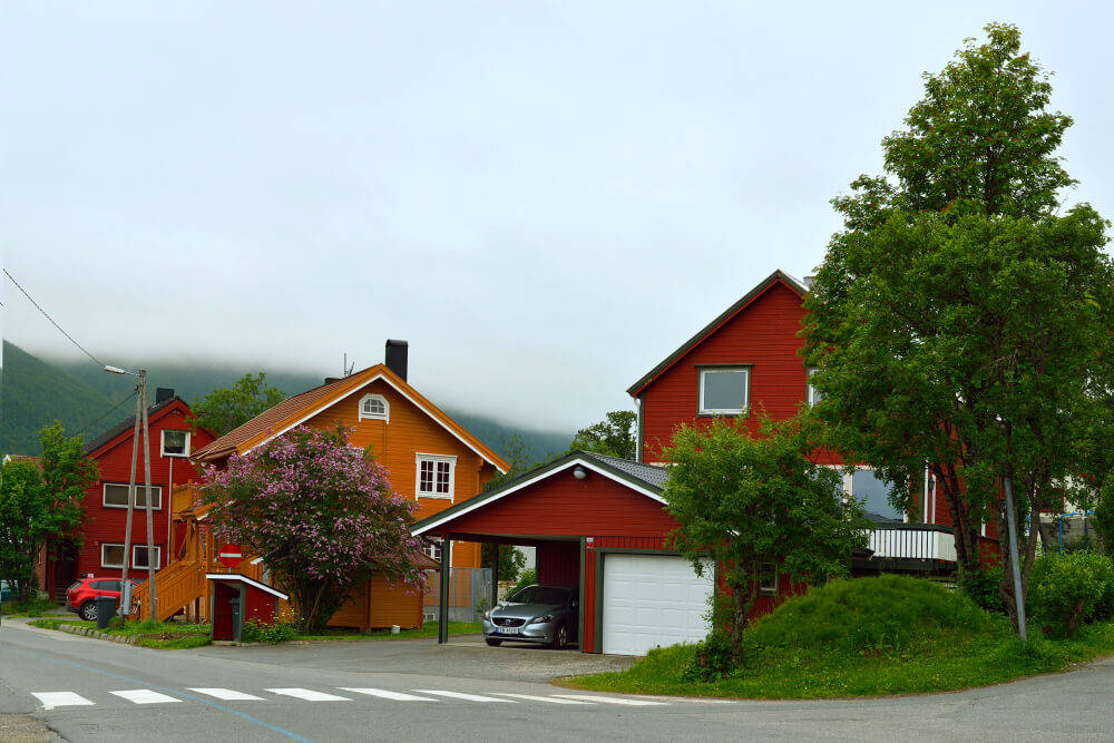 wooden-garage-mountains