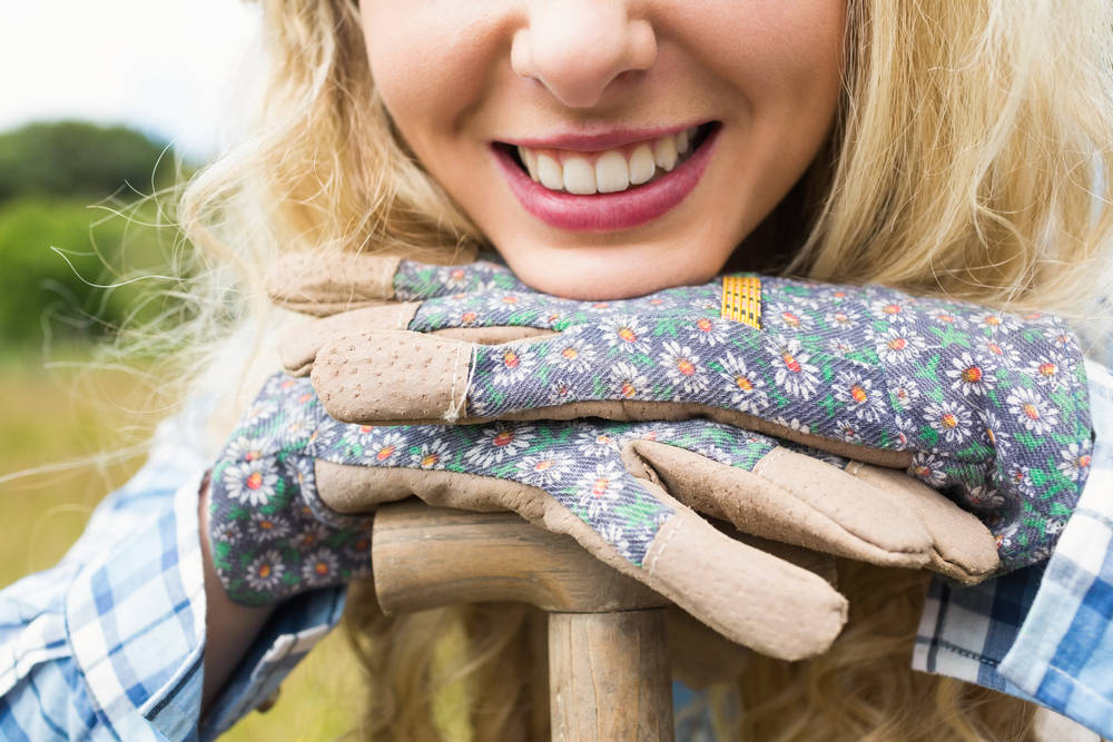 gardening-gloves-wooden-garage